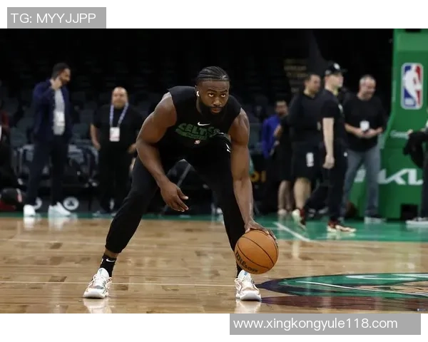 杰伦布朗本赛季表现抢眼场均29分助攻创造416分成球队进攻核心 杰伦布朗本赛季表现抢眼场均29分助攻创造416分成球队进攻核心